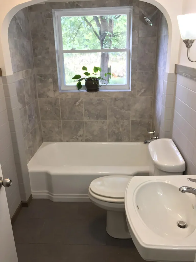 4251 Hilton bathroom